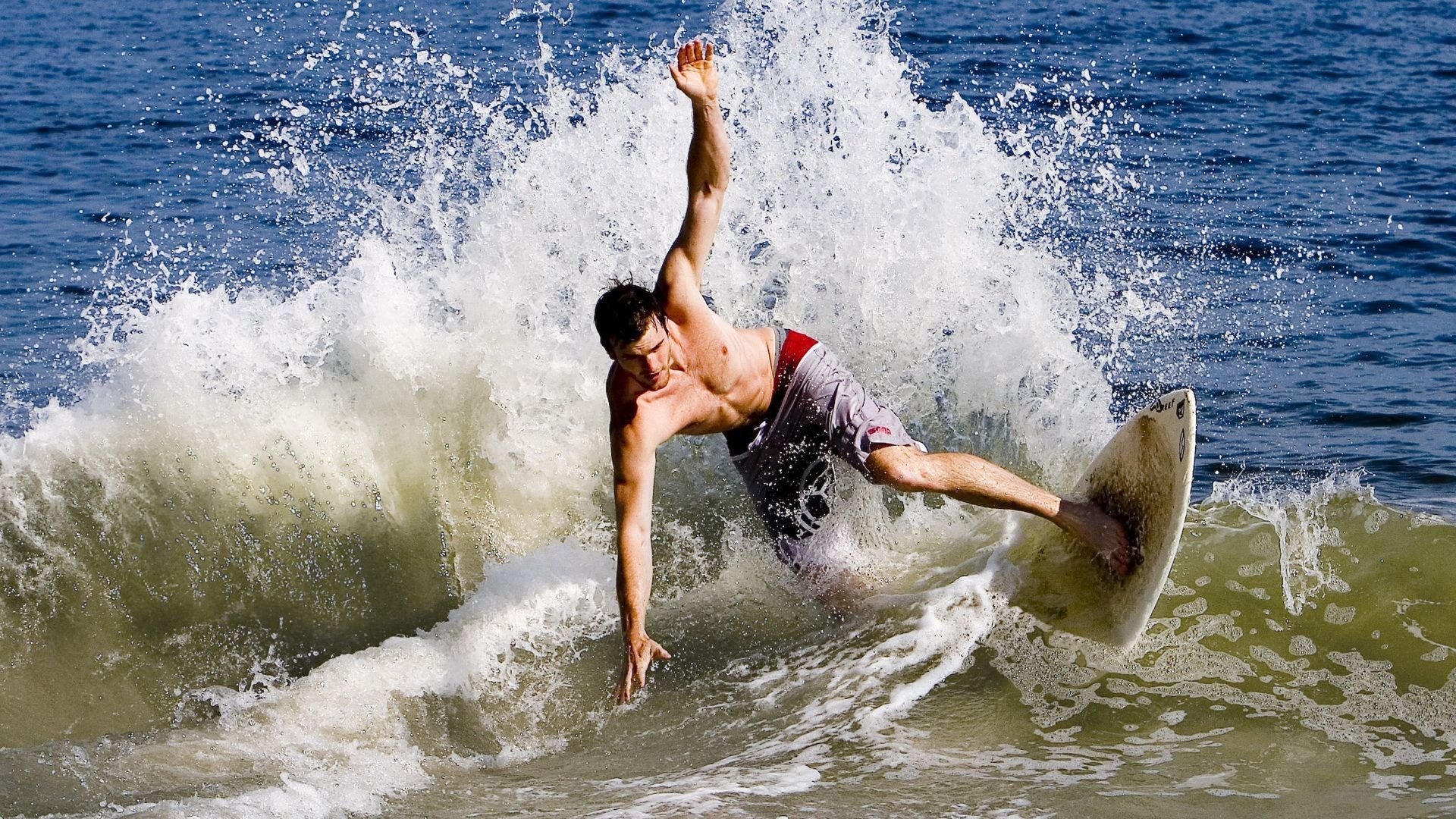 UFC组合爆发与防守转攻训练：打造无懈可击的格斗技巧